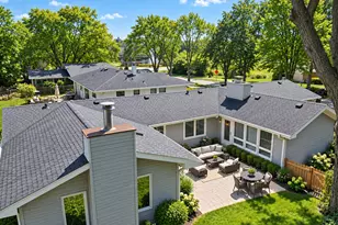 434 Valencia Ave E, Barrington, IL 60010 - Photo 2