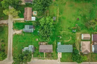 503 W Park Ave, Watseka, IL 60970 - Photo 6
