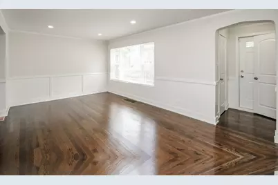 10048 S Saint Lawrence Avenue, Chicago, IL 60628 - Photo 4