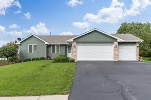 1062 Kingsway Ln, Byron, IL 61010 - Photo 2