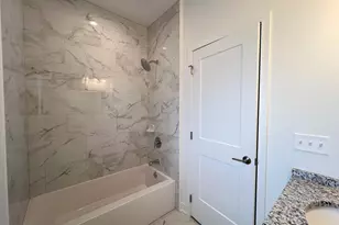 226 W 24th St, Chicago, IL 60616 - Photo 8