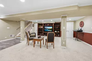 9 Dartford Ln, Schaumburg, IL 60194 - Photo 20