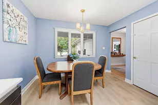 9 Dartford Ln, Schaumburg, IL 60194 - Photo 8