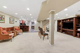 9 Dartford Ln, Schaumburg, IL 60194 - Photo 18