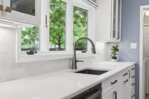 9 Dartford Ln, Schaumburg, IL 60194 - Photo 6