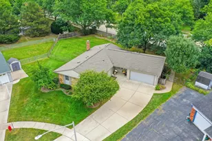 9 Dartford Ln, Schaumburg, IL 60194 - Photo 34