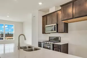 2040 Yellowstone Blvd, Mundelein, IL 60060 - Photo 6
