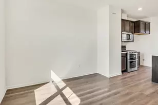 2040 Yellowstone Blvd, Mundelein, IL 60060 - Photo 8