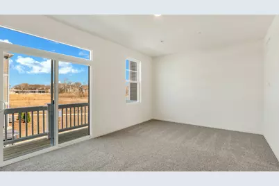 2040 Yellowstone Boulevard, Mundelein, IL 60060 - Photo 12