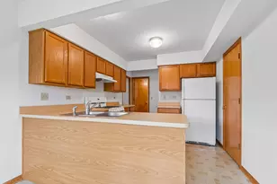 18260 Kirby Dr, Tinley Park, IL 60487 - Photo 8