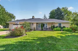 465 N Shady Oaks Dr, Elgin, IL 60120 - Photo 1