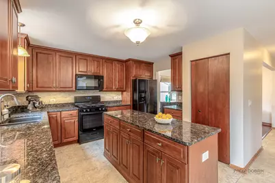 270 W Winding Trail Circle, Round Lake, IL 60073 - Photo 10