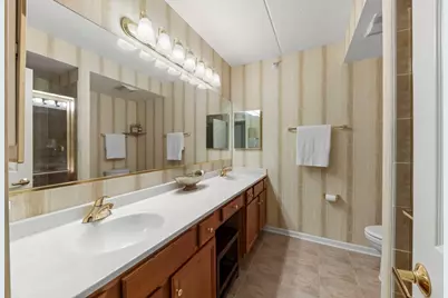 31 E Grove Street #201, Lombard, IL 60148 - Photo 8