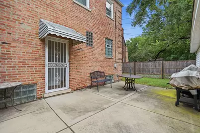 7559 S Hoyne Avenue, Chicago, IL 60620 - Photo 18