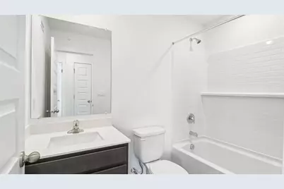 2044 Yellowstone Boulevard, Mundelein, IL 60060 - Photo 18