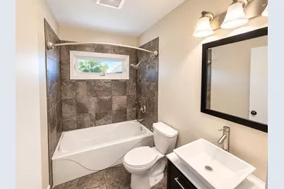 607 Kingston Boulevard, McHenry, IL 60050 - Photo 10