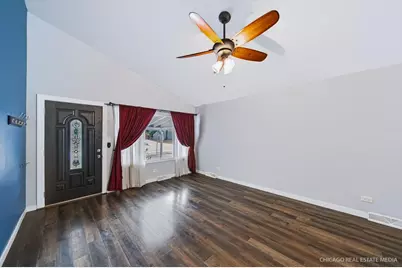 314 E Vermont Street, Villa Park, IL 60181 - Photo 6