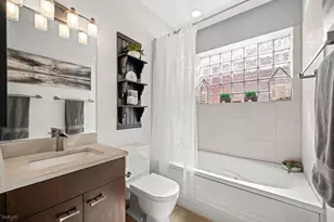 679 N Peoria St, Chicago, IL 60642 - Photo 16