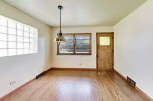 909 Worcester Ave, Westchester, IL 60154 - Photo 8
