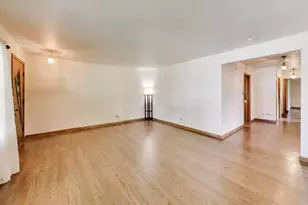 909 Worcester Ave, Westchester, IL 60154 - Photo 4