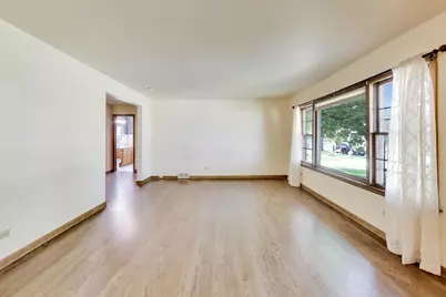 909 Worcester Avenue, Westchester, IL 60154 - Photo 6