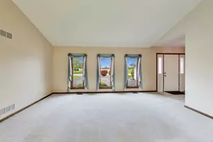 19255 Bernadine St, Lansing, IL 60438 - Photo 6