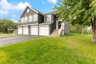 402 Gloria Ln, Oswego, IL 60543 - Photo 2