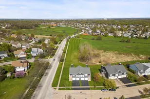 402 Gloria Ln, Oswego, IL 60543 - Photo 32