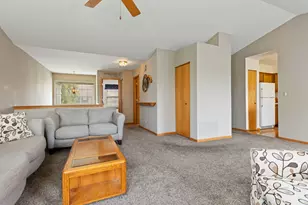 402 Gloria Ln, Oswego, IL 60543 - Photo 6