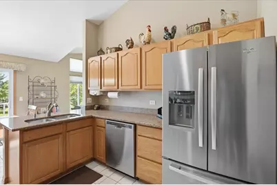 2746 N Augusta Drive, Wadsworth, IL 60083 - Photo 8