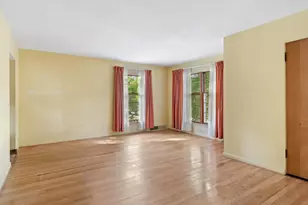 215 N Mill St, Naperville, IL 60540 - Photo 10