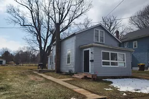 219 W John St, Freeport, IL 61032 - Photo 1