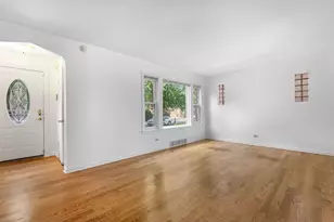 8721 S Merrill Ave, Chicago, IL 60617 - Photo 6