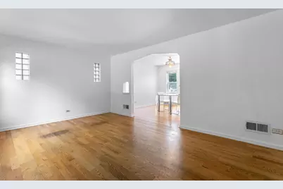 8721 S Merrill Avenue, Chicago, IL 60617 - Photo 4