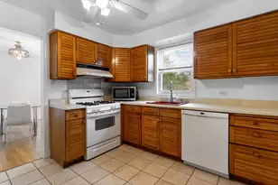 8721 S Merrill Ave, Chicago, IL 60617 - Photo 12
