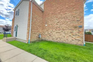 1950 Kenilworth Cir, Hoffman Estates, IL 60169 - Photo 1