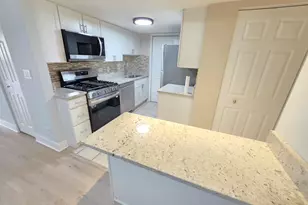 1950 Kenilworth Cir, Hoffman Estates, IL 60169 - Photo 14