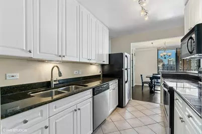 70 W Huron Street #1002, Chicago, IL 60654 - Photo 4
