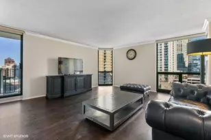 70 W Huron St, Chicago, IL 60654 - Photo 2