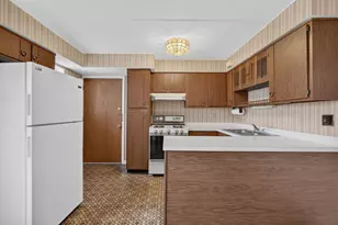 6150 S Kensington Ave, Countryside, IL 60525 - Photo 10