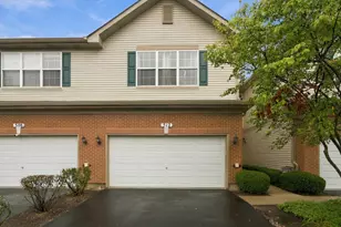 512 N Fox Trl, Round Lake, IL 60073 - Photo 2