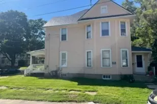 1002 Oak Ave S, Freeport, IL 61032 - Photo 2