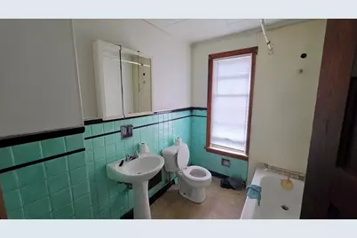 1002 Oak Avenue S, Freeport, IL 61032 - Photo 6