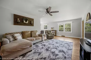 6020 Tyler Dr, Woodridge, IL 60517 - Photo 4