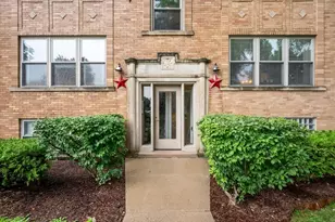 2458 W Grace St, Chicago, IL 60618 - Photo 2