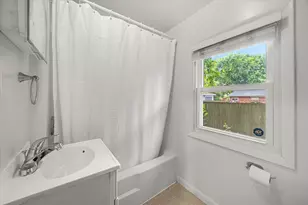 311 Orange St, Elgin, IL 60123 - Photo 16