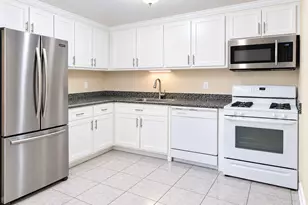 1948 N Hidden Creek Circle, Palatine, IL 60074 - Photo 2