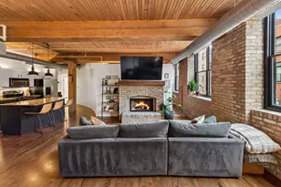 2911 N Western Ave, Chicago, IL 60618 - Photo 4