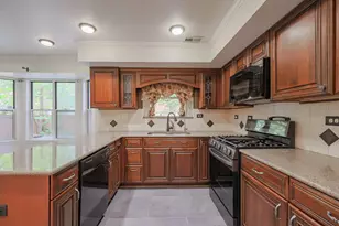 20 Sarahs Grove Ln, Schaumburg, IL 60193 - Photo 10