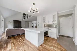 10S381 Jamie Ln, Willowbrook, IL 60527 - Photo 10